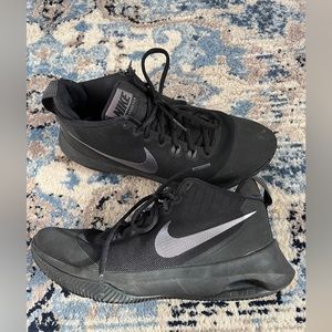 Men’s Nike Air Versatile Basketball Shoe